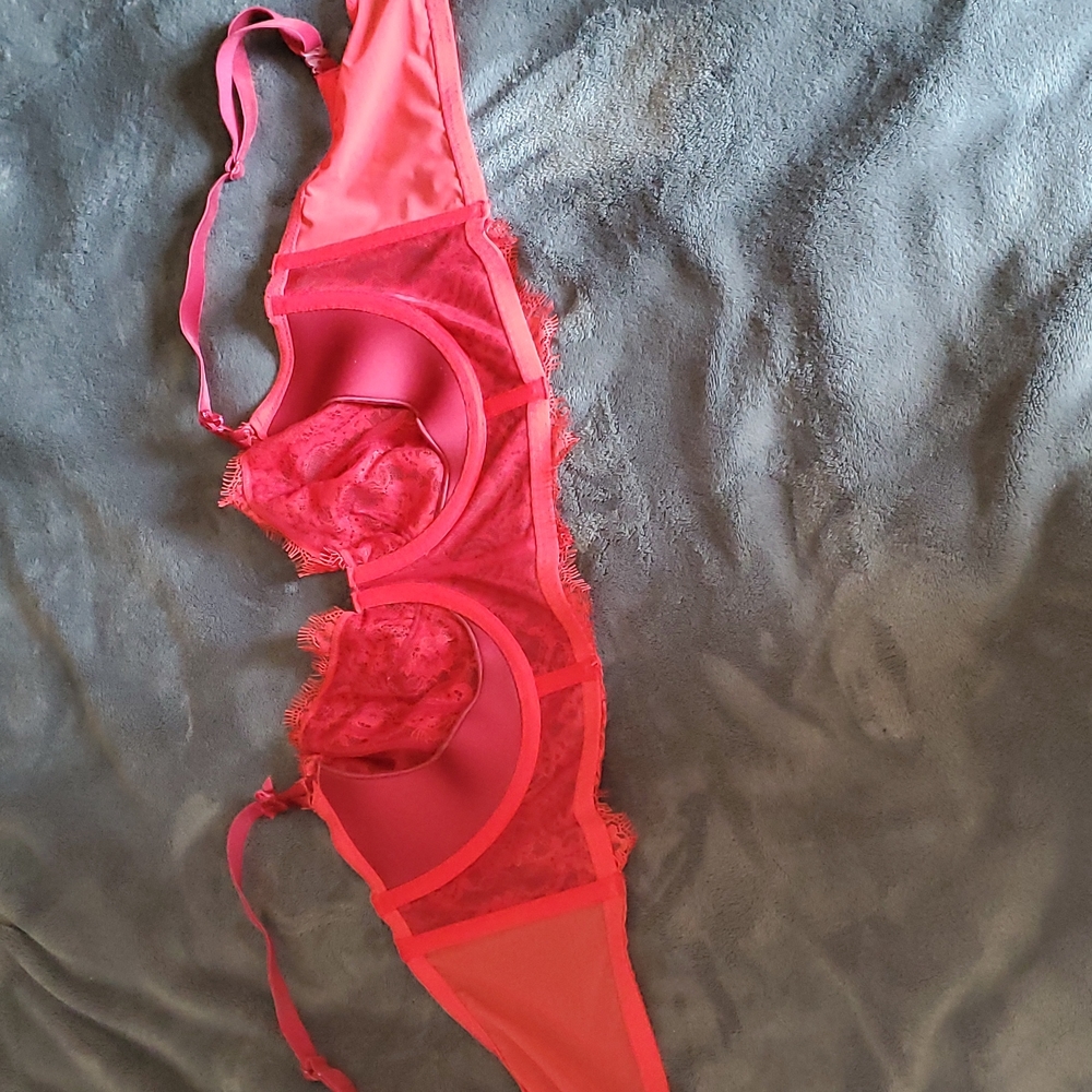VS Bra - Picture 2 of 3